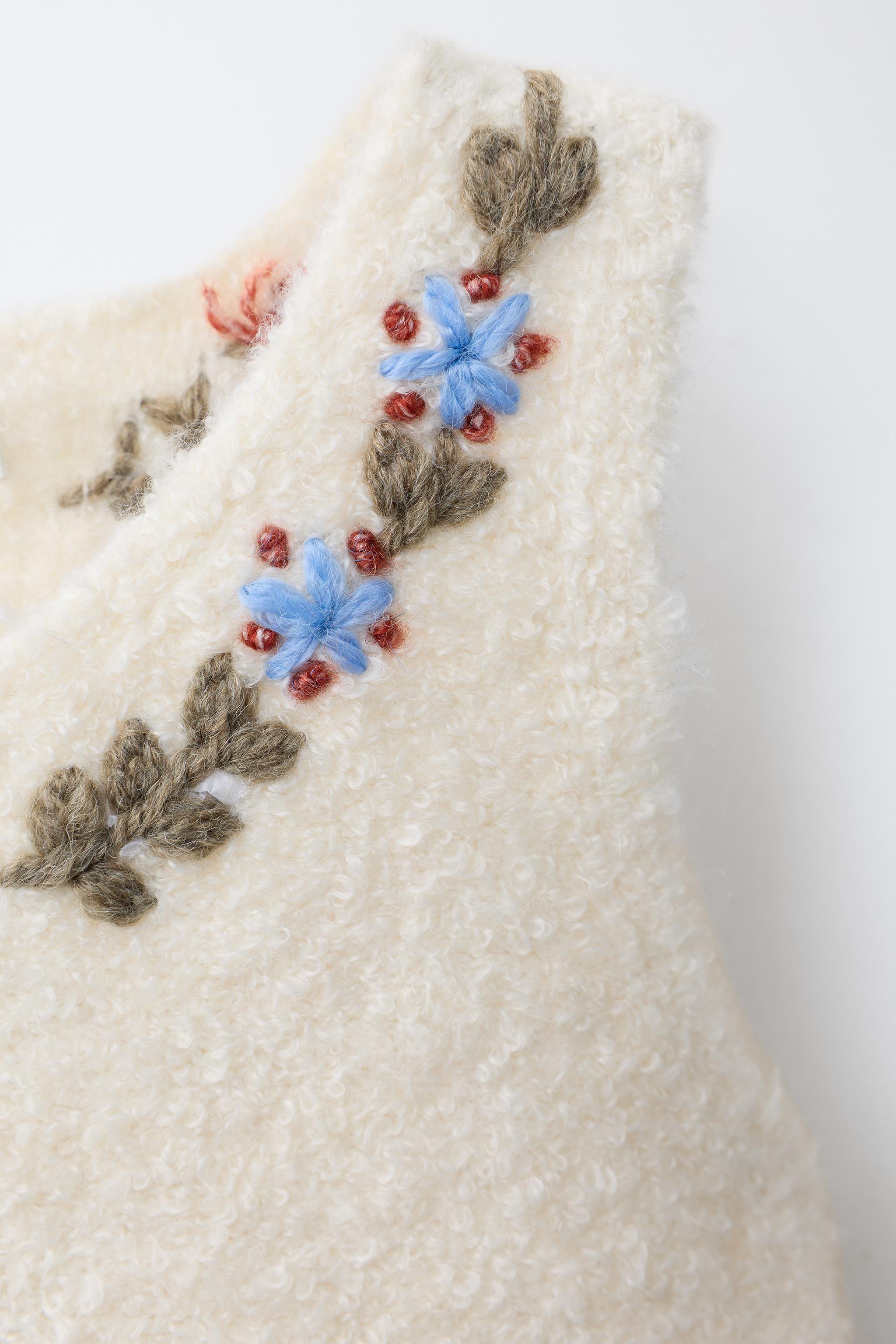 SALOPETTE EN MAILLE À FLEURS BRODÉES